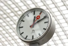 Photo of Delegates vote to scrap the leap second in favour of a leap hour