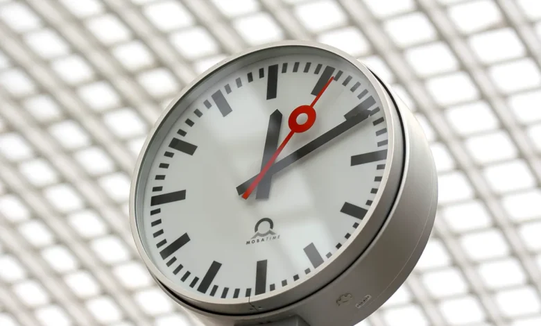 Photo of Delegates vote to scrap the leap second in favour of a leap hour